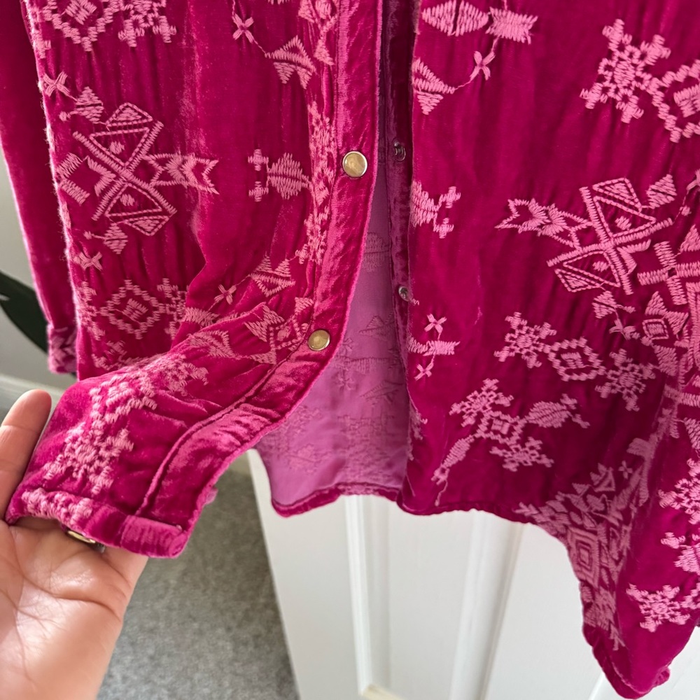 Johnny Was Fuchsia Pink Embroidered Button-Down Top - Picture 5 of 7